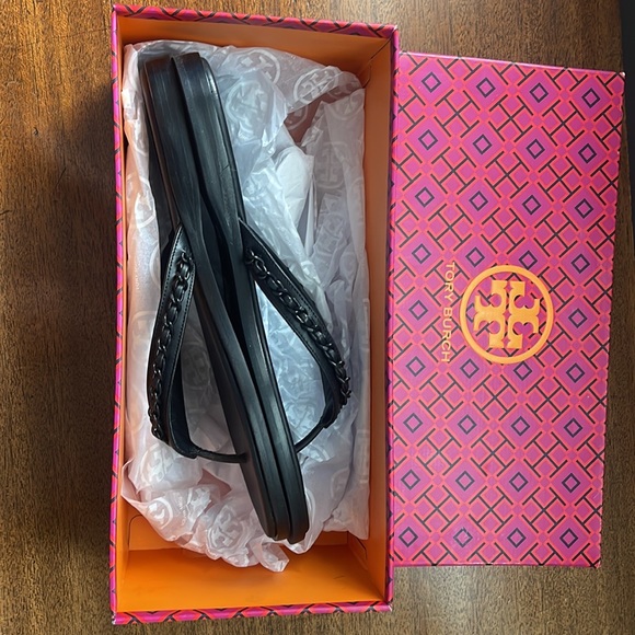 Tory Burch Everly Chain Thong - Black 8.5 New In Box - Picture 2 of 5